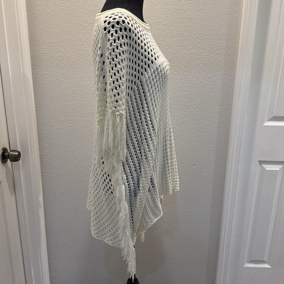 Elegant Cream Knit Sweater - Picture 4 of 4